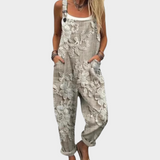 Udobna potiskana salopeta Alma Ljubljana, ženski jumpsuit z vzorcem, prikazana na sliki.