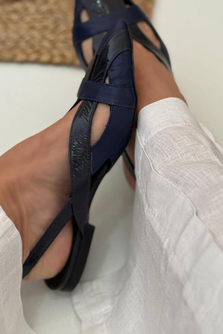 Balerinke slingback izrezane patchwork v modri mornarski barvi s konico