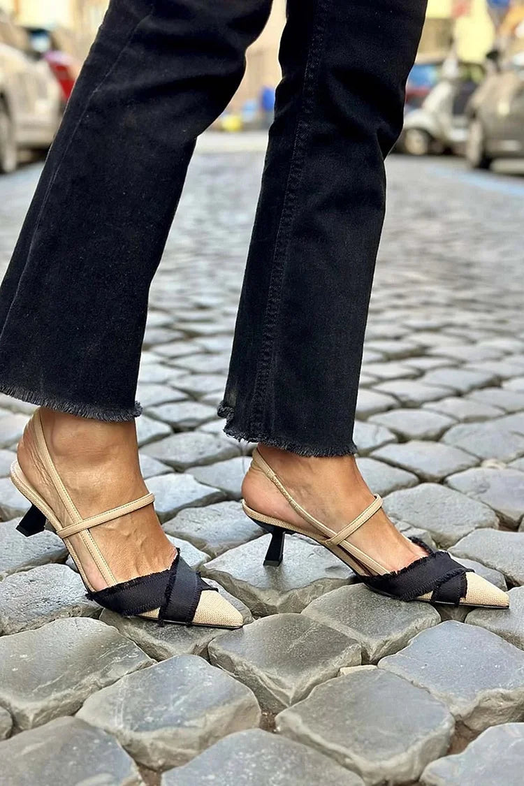 Beige slingback sandali s peto v barvah z ostrim koncem in robovi