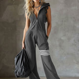 Retro športni jumpsuit Alma Ljubljana Renata, udoben in moderen, prikazan na modelu s športnim videzom.