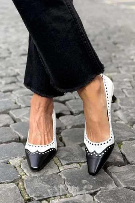 Elegantni srednji petni čevlji z izrezom in barvnim blokiranjem