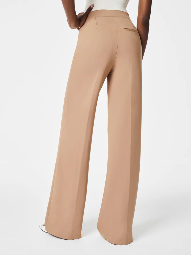 Elegantni in reliefni FitCurve™ hlače