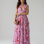 Maxi obleka Alma Ljubljana Nori s rožnatim vzorcem in halter ovratnikom, elegantna in udobna za posebne priložnosti.