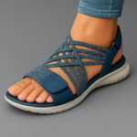 Ortopedske sandale Alma Ljubljana Levila, udobne in podpirajoče, prikazane na beli podlagi z zapestnim trakom.
