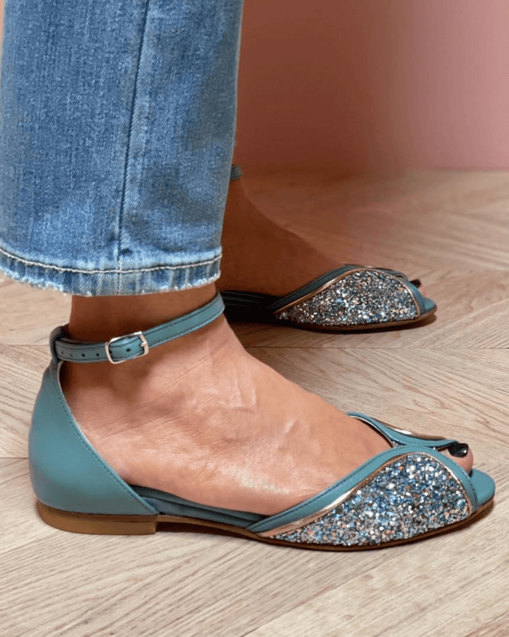Sandali peep toe s sijočim patchworkom in zaponko za gleženj