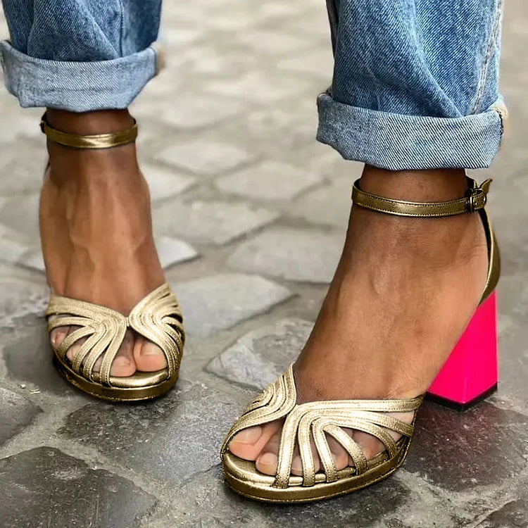 Sandali z širokim petkom cut-out peep toe z zapenjanjem okoli gležnja