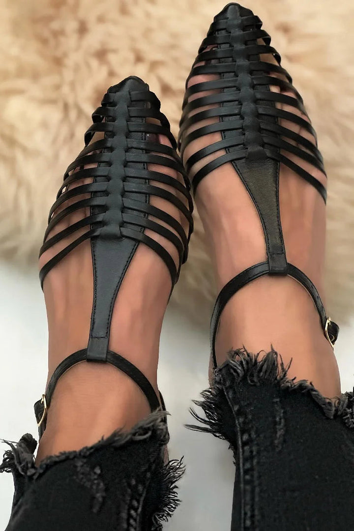 Osnovni casual sandali s cut-out obliko v črni barvi s T-trakom