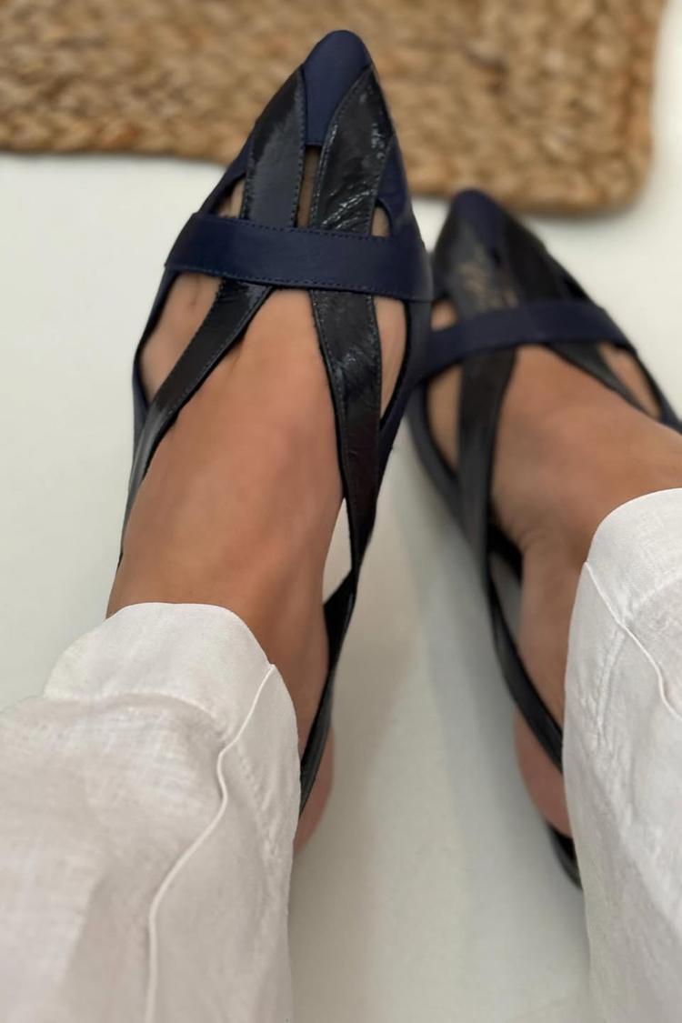 Balerinke slingback izrezane patchwork v modri mornarski barvi s konico