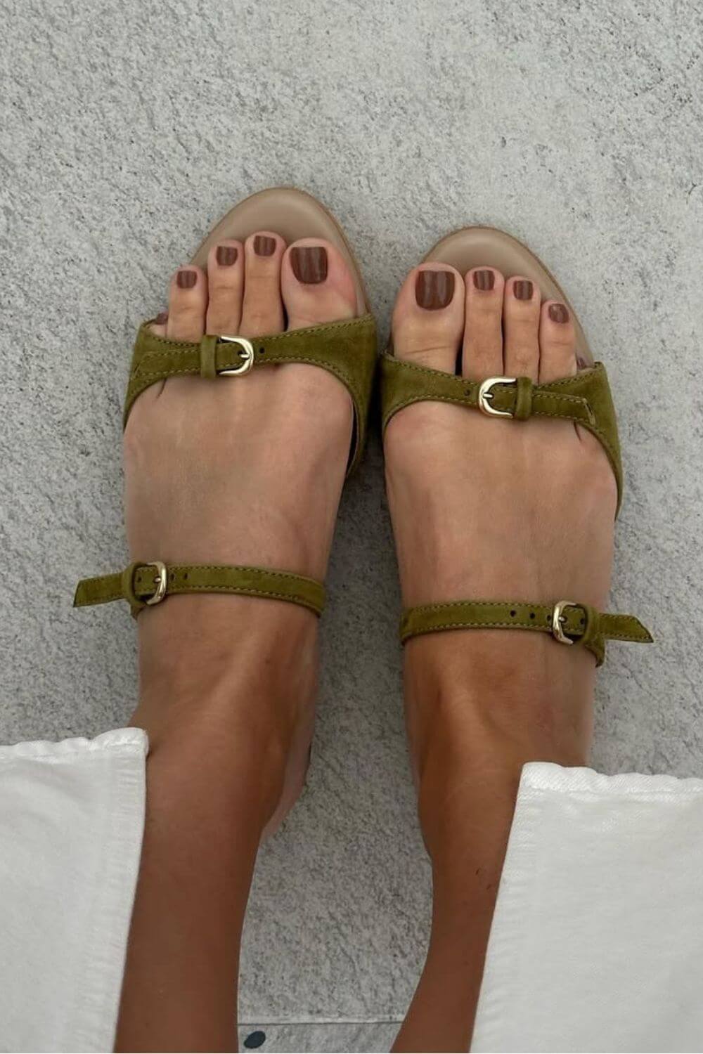 Peep toe sandali iz nubuka z zaponko in trakovi