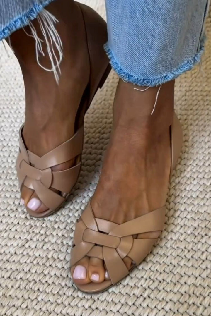 Pletene balerinke peep toe iz umetnega usnja s križnimi trakovi in zaprto peto