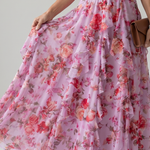 Maxi obleka Nori Alma Ljubljana s rožnatim vzorcem in halter ovratnikom, elegantno in sproščeno oblačilo