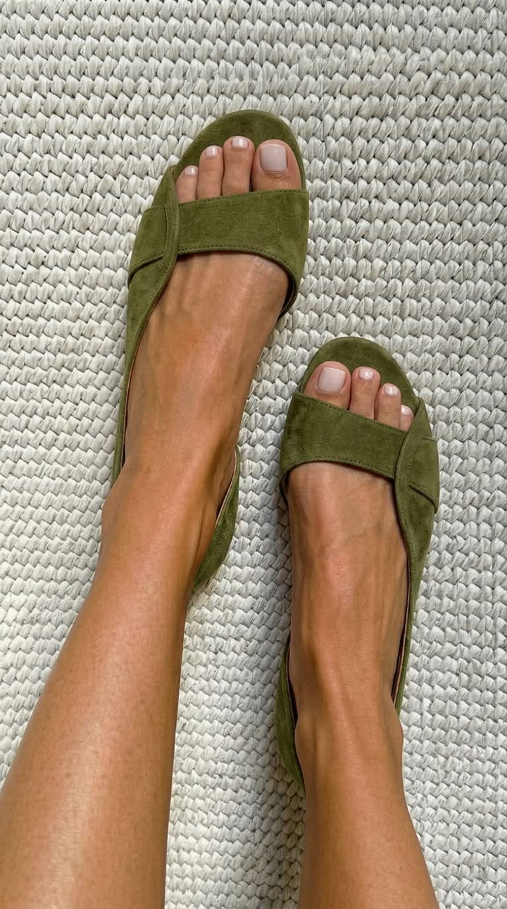 Casual nizki slingback sandali iz semiša z odprto konico