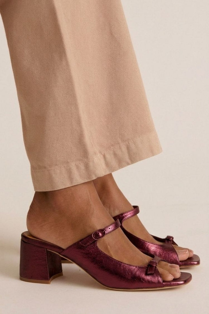 Široki petni slingback cut-out barvni blok Zlata