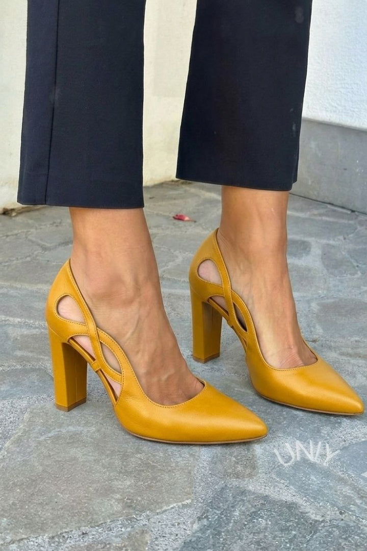 Décolleté cut-out s konico iz ekološke usnje s blok peto