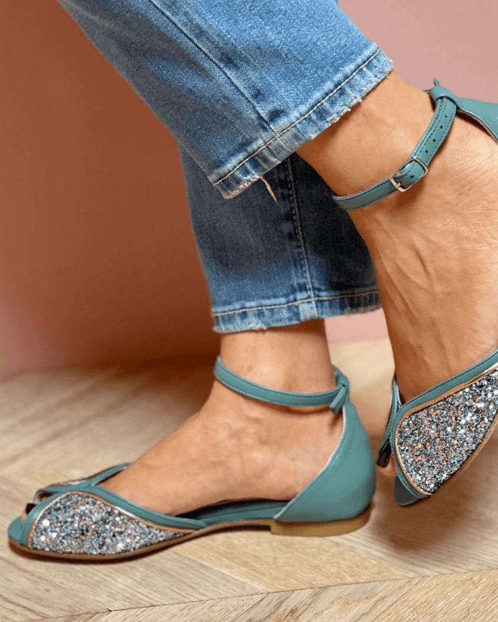 Sandali peep toe s sijočim patchworkom in zaponko za gleženj