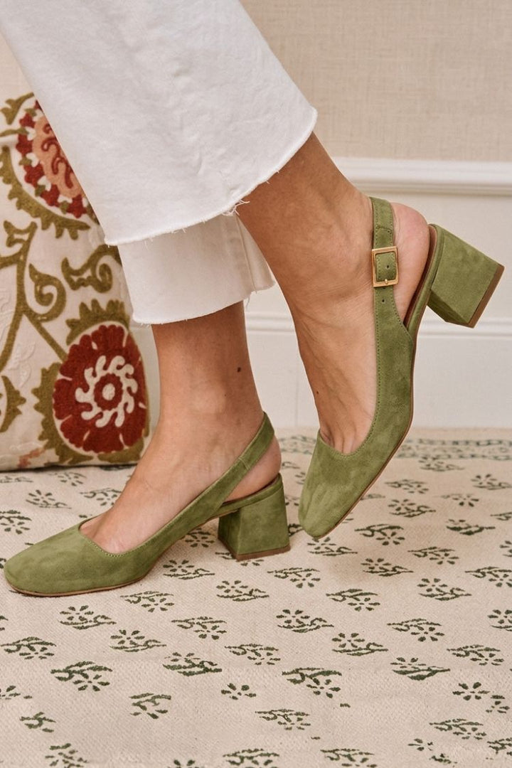 Chunky slingback petke v kaki barvi s kvadratnim nosom in sponko