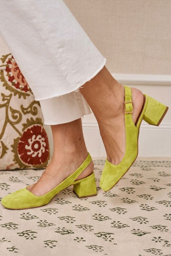 Chunky slingback petke v kaki barvi s kvadratnim nosom in sponko