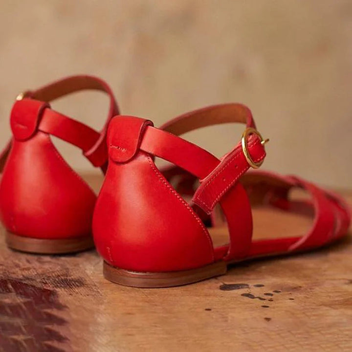 Sandali cut-out peep toe v enotni barvi s trakcem okoli gležnja in zaponko