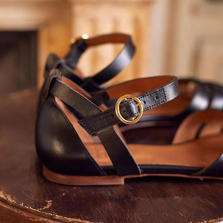 Sandali cut-out peep toe v enotni barvi s trakcem okoli gležnja in zaponko