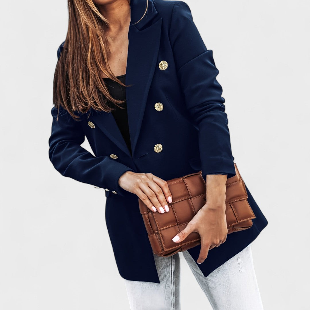 Matea sako z detajlnimi gumbi, Mila Ljubljana, modni ženski blazer s elegantnimi gumbi, širok kroj in klasičen dizajn.