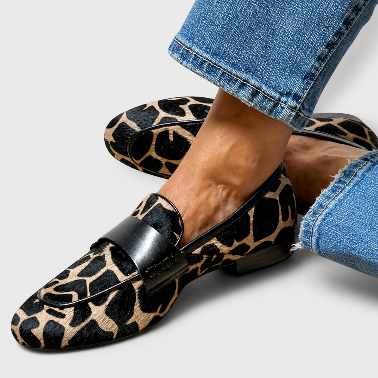 Léonie™ leopardovski mokasini Alma Ljubljana, usnjeni čevlji z živahnim vzorcem, elegantni in udobni za vsakdanjo uporabo.