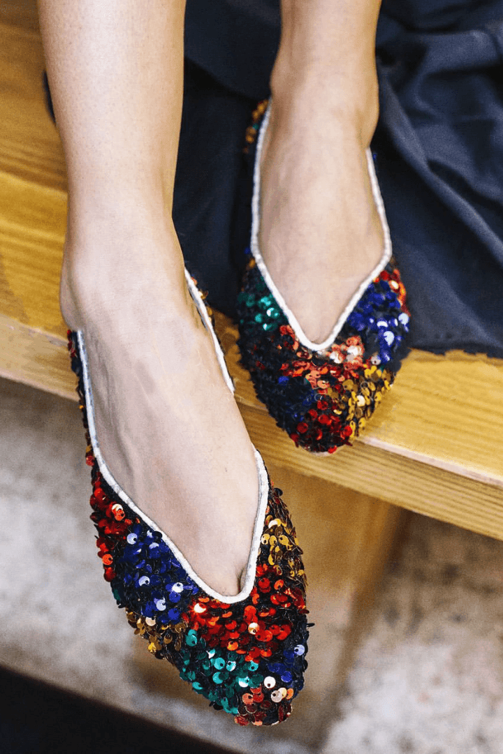 Balerinke slip-on v večbarvni izvedbi z V-izrezom [Prednaročilo]