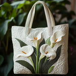 Bela ročna torba Sac Artisanal Matelassé Coquillage Alma Ljubljana, mehka in elegantna s teksturiranim vzorcem, prikazana na sliki.