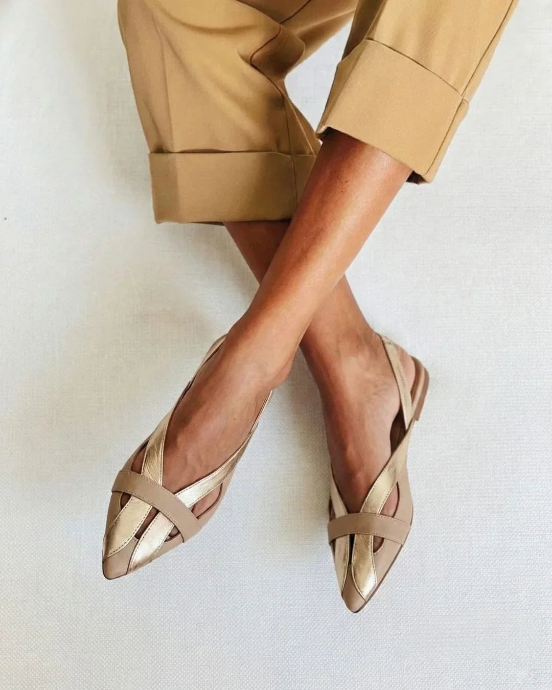 Balerinke slingback barvni blok šik zlato s konico