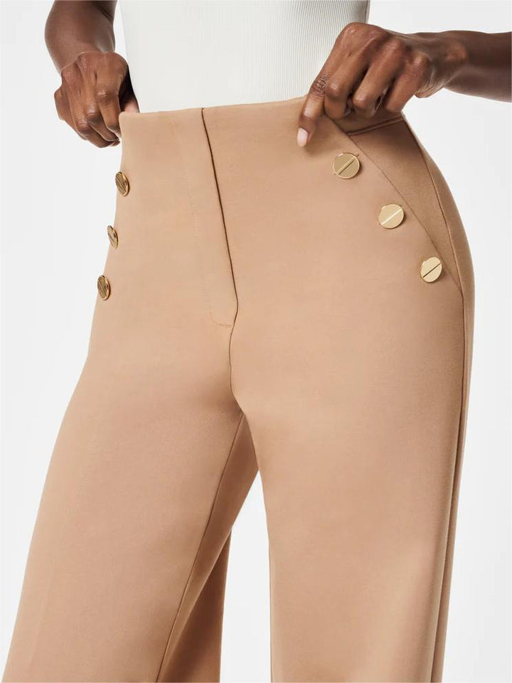 Elegantni in reliefni FitCurve™ hlače