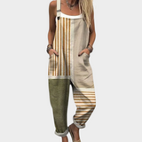 Udoben potiskan kombinezon Alma Ljubljana, modni jumpsuit z vzorci na beli podlagi, primeren za vsakodnevno nošenje.