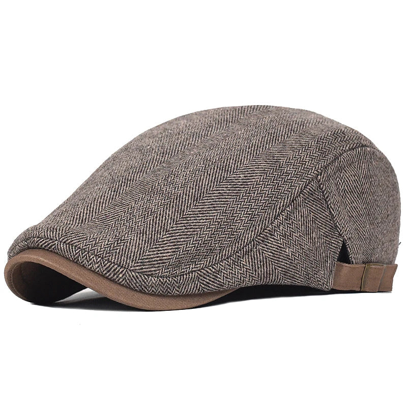 Moška beret Alma™ Premium, modna in udobna, prikazana na sliki, izdelana iz kakovostnih materialov za elegantni videz.