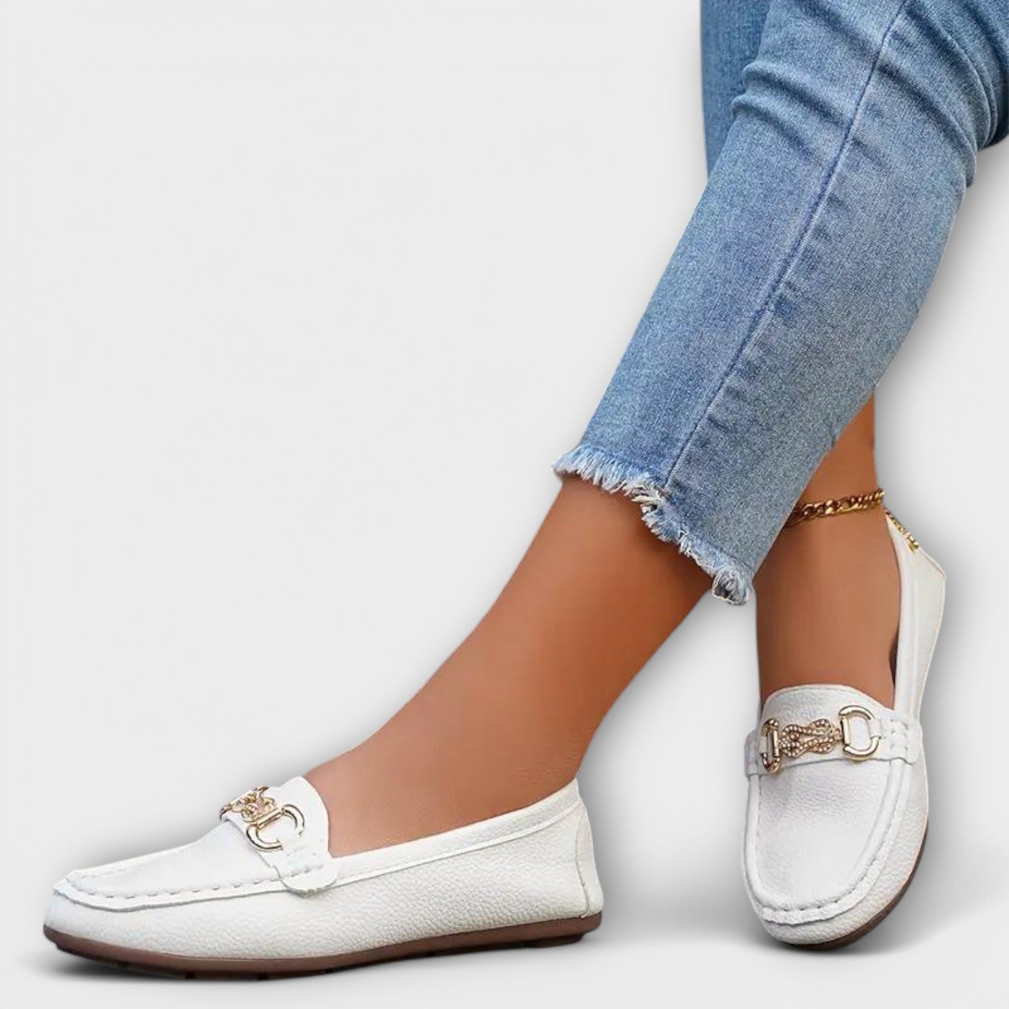 Casual mokasini Aura Alma Ljubljana za ženske, lahki in udobni poletni loafers s svetlim podplatom.