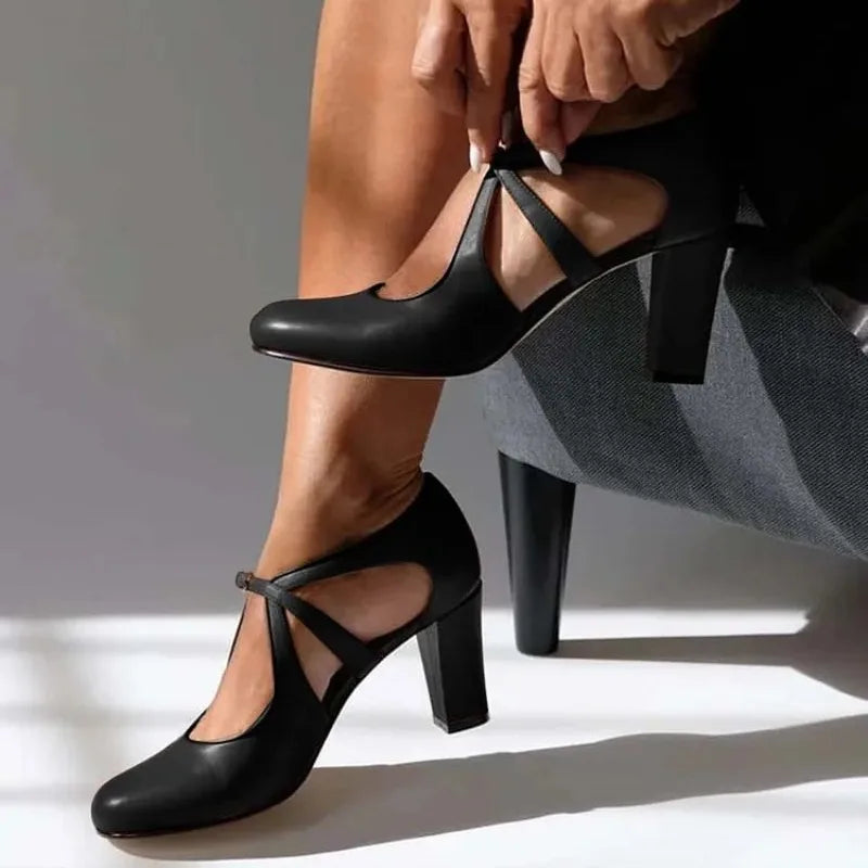 Eleganten ortopedski petki Elżbieta znamke Alma Ljubljana, udoben in podpirajoč dizajn za ženske.