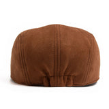Alma Ljubljana klasična suede beret, modna ženska kapa iz usnja, prikazana na sliki.