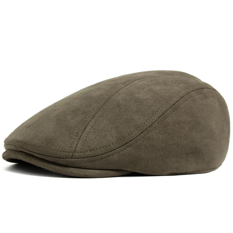 Alma Ljubljana klasična suede beret v rjavi barvi, prikazana na sliki. Elegantna ženska klobučevina za vsakodnevno uporabo.