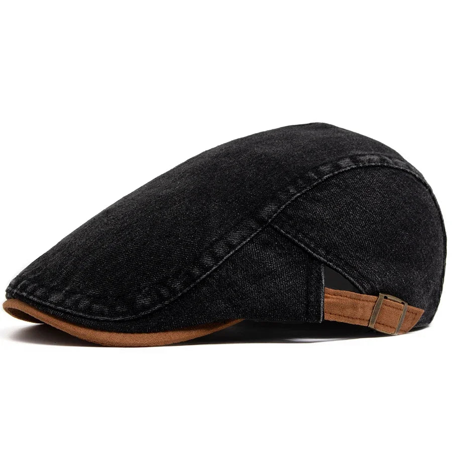 Alma Ljubljana moška denim kapa, modra z rjavimi šivi, na glavi, prikazana v naravnem okolju, za vsakodnevno rabo.