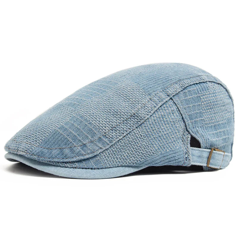Moška denim kapa Alma Ljubljana, modra, s črnim logo etiketo, prikazana na belem ozadju.