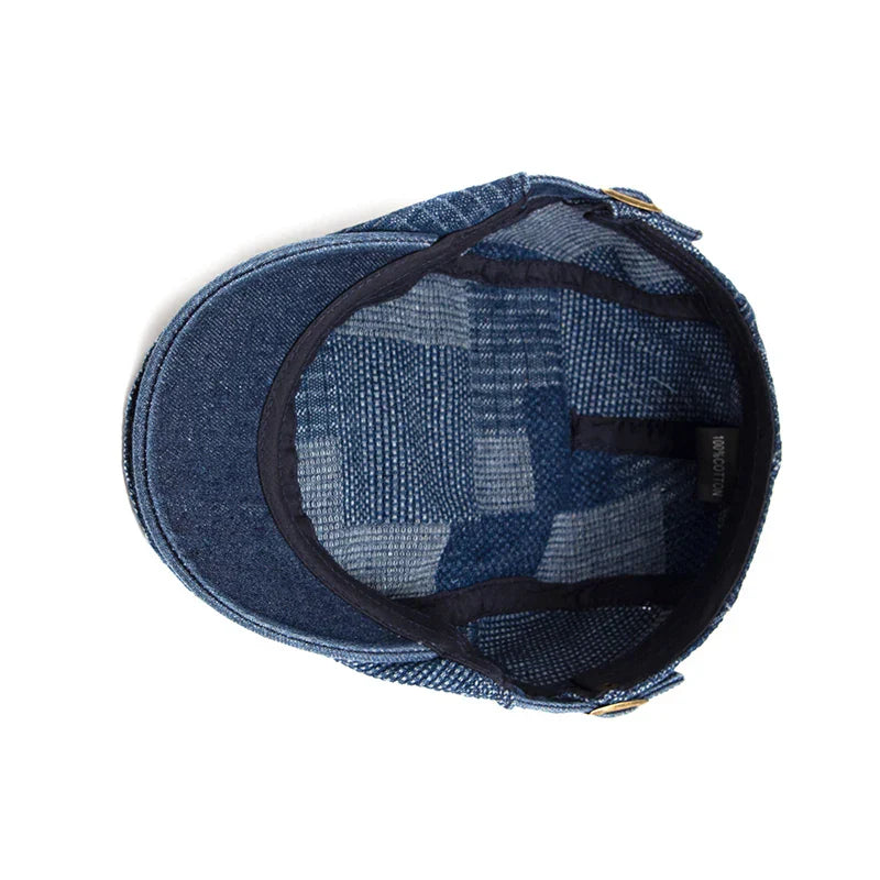 Modra moška kapa Alma™ iz denimina s kovinskim detaljem, primerna za vsakodnevno nošenje.