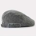 Modra denim kapa Alma™ Alma Ljubljana s klasičnim dizajnom in udobnim prileganjem, primerna za vsakdanjo uporabo.
