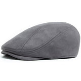 Alma Ljubljana klasična suede beret, modni ženski klobuk iz usnja, prikazan na sliki v nevtralnih barvah.