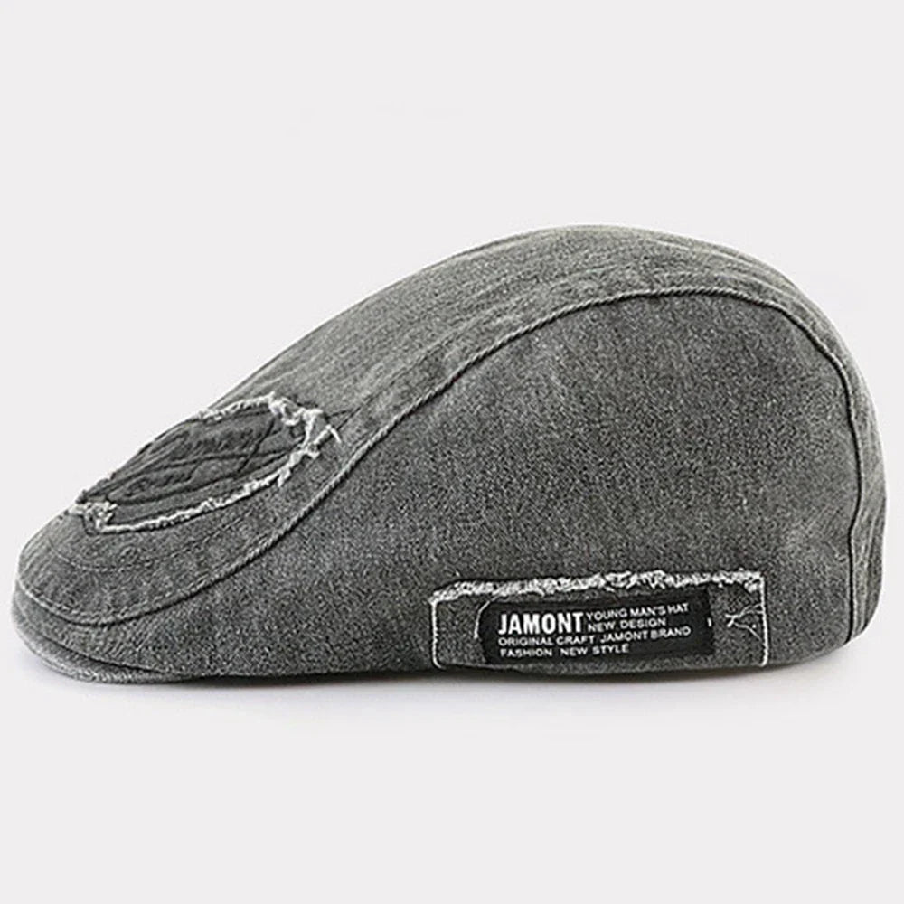 Modra Alma™ denim kapa z ravnim krojem in zavezovalnim trakom, prikazana na sliki.