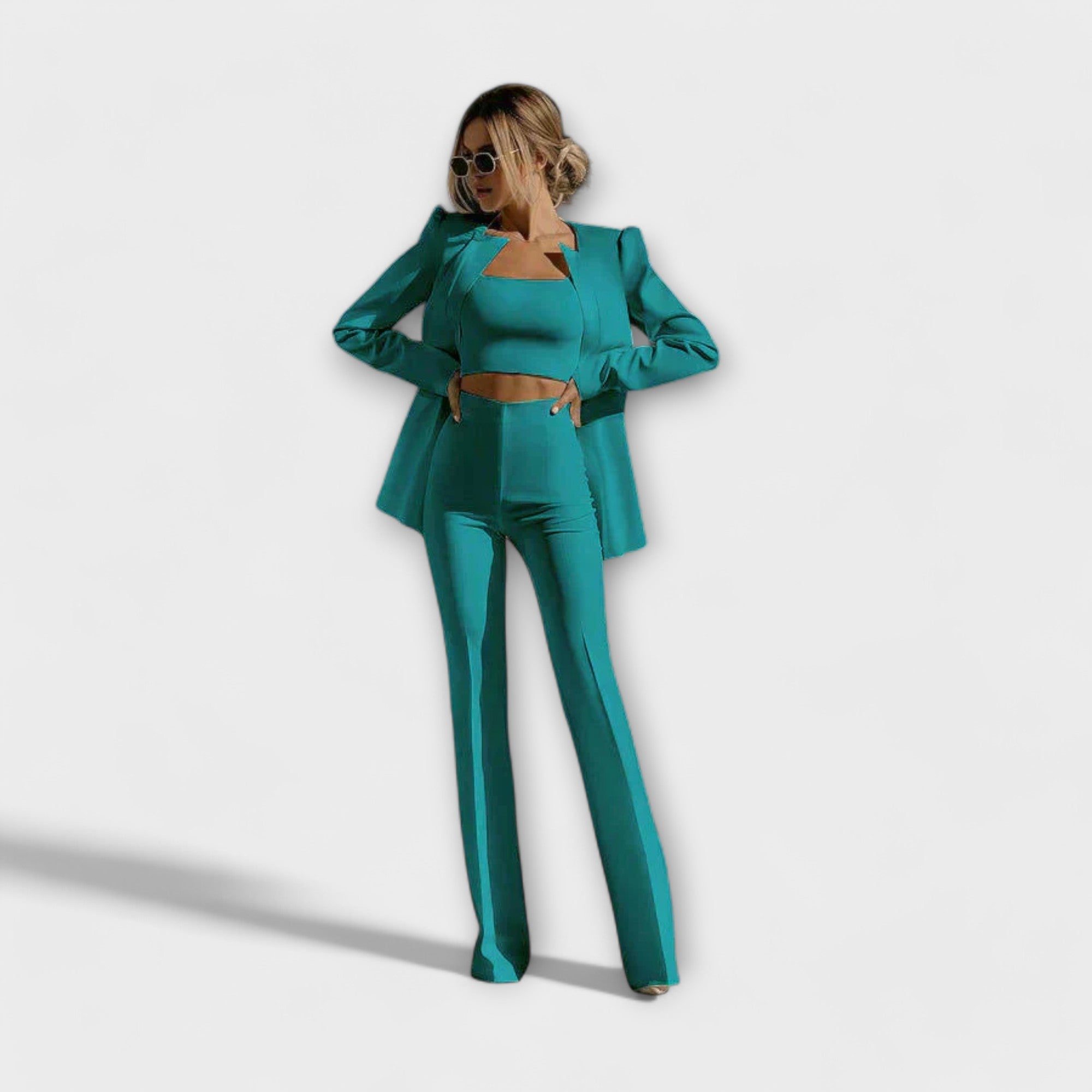Jasmila – Eleganten Set od 3 delov (Blazer, Top, Hlače)