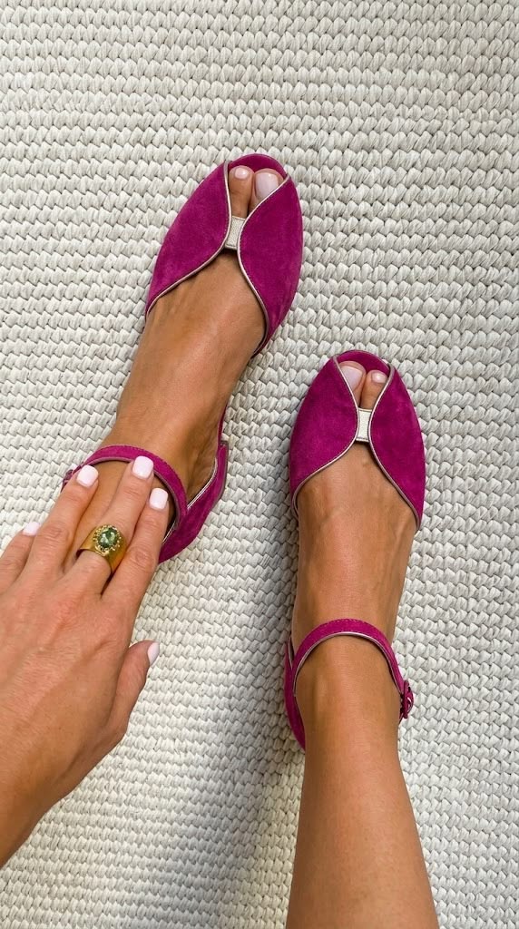 Chic modre balerinke s peep toe in kovinskim robom