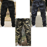 Moške hlače Mila Ljubljana v kamuflažnem vzorcu, visokokakovostne pantalone za moške, prikazane v kompletu.
