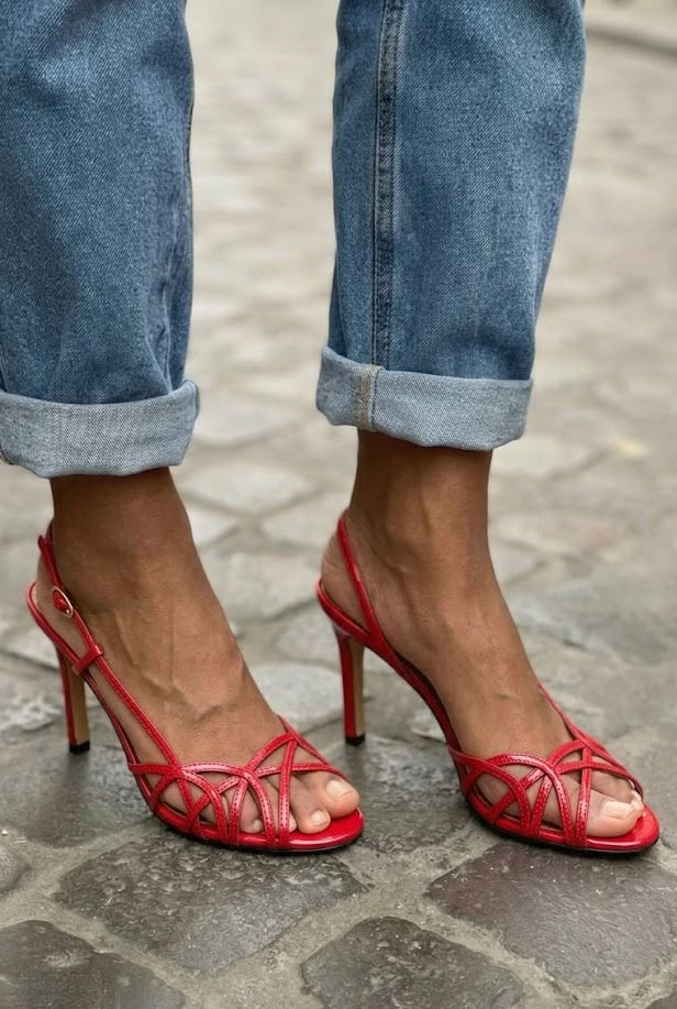 Slingback sandali z odprto konico in peto s prepletenimi trakovi