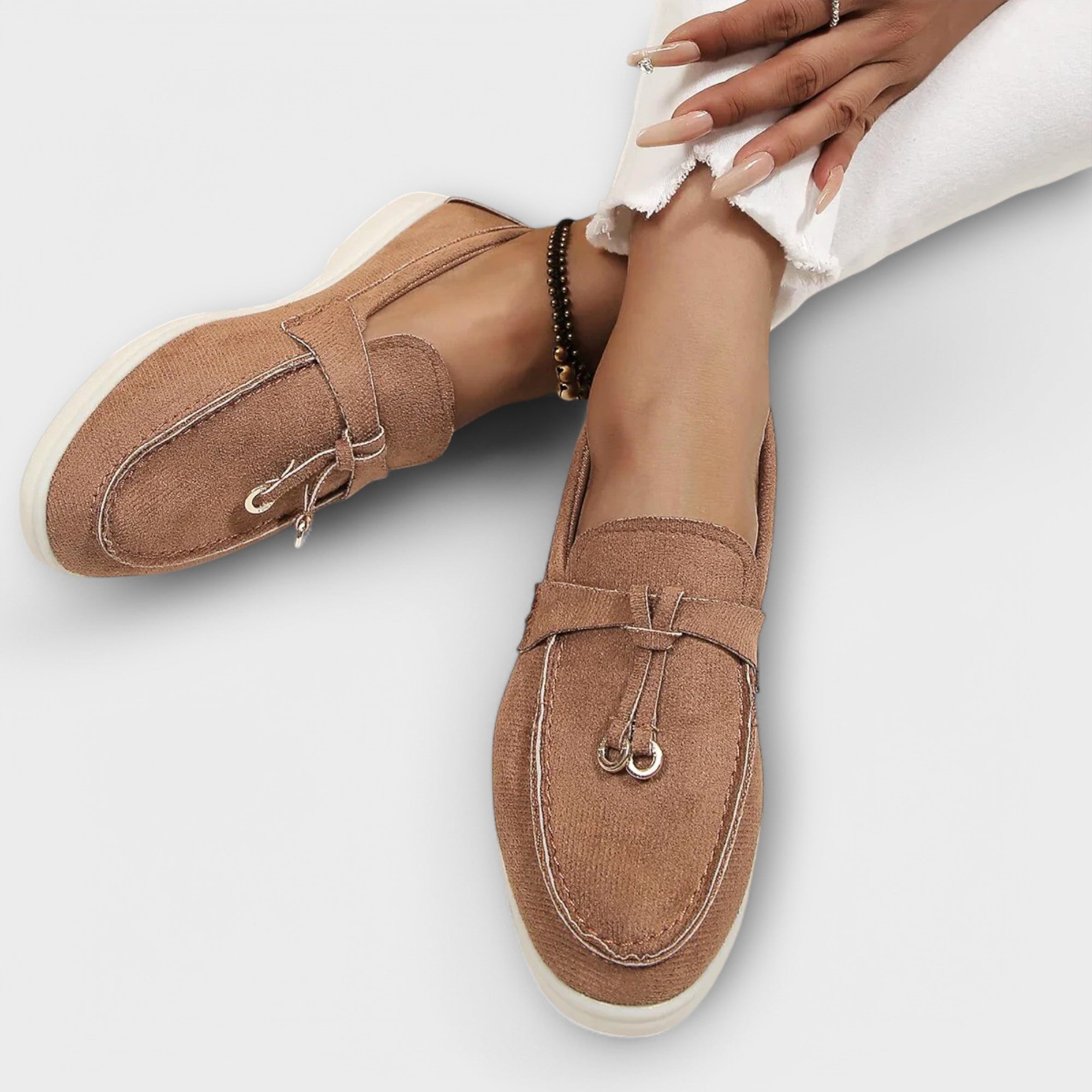 Beženi ženski mokasini Alma Ljubljana Gamila, elegantni usnjeni loaferji z udobnim dizajnom.