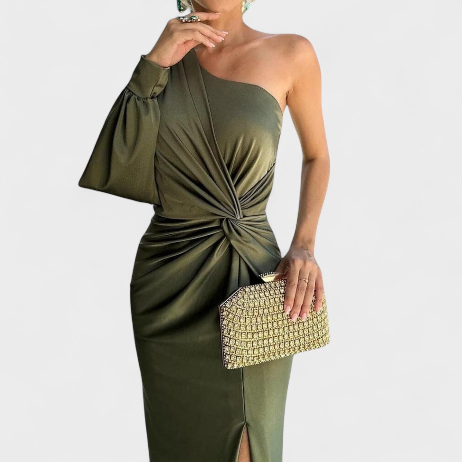 Elegantna asimetrična svečana obleka Mila Ljubljana, Kelly cocktail, s poudarjenim oblikovanjem in modnim dizajnom.
