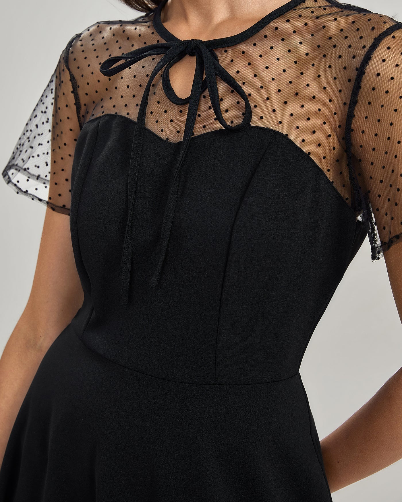 Črna prosojna mini obleka Mila Ljubljana, ženska, knit polyester, midi dolžina, elegantno in modno oblačilo.